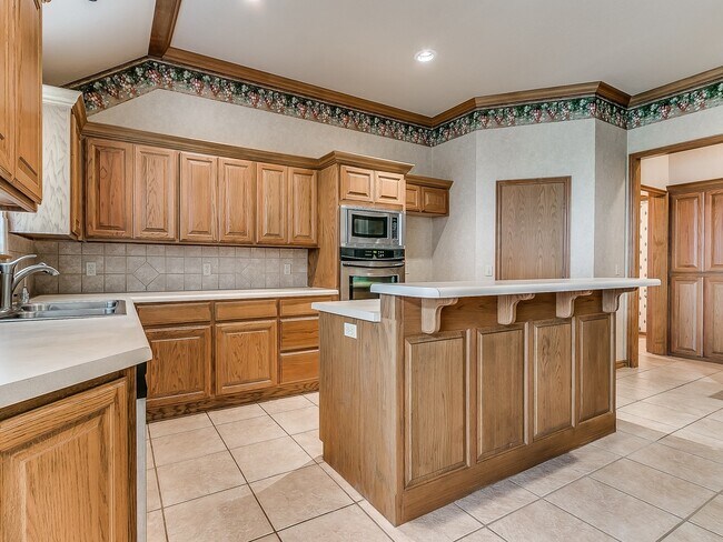 Building Photo - Stunning Open-Concept Home with Luxury Primary Suite & Outdoor Living