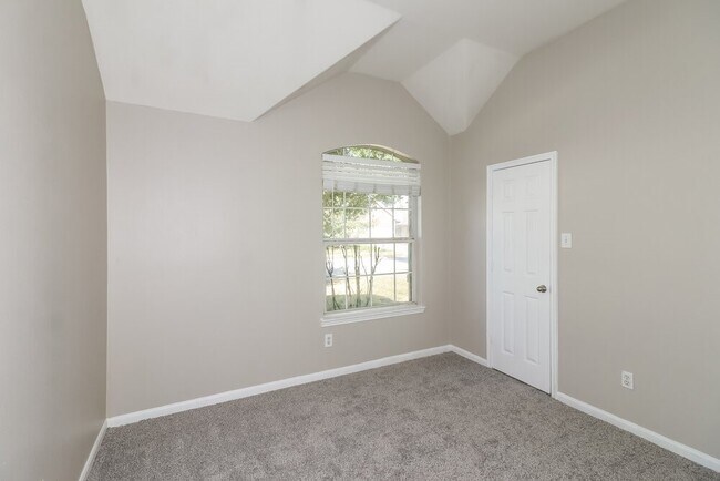 Building Photo - 21807 Cascade Hollow Ln