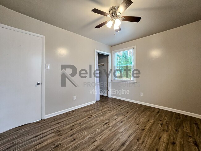 Building Photo - 3206 Belmont Ave