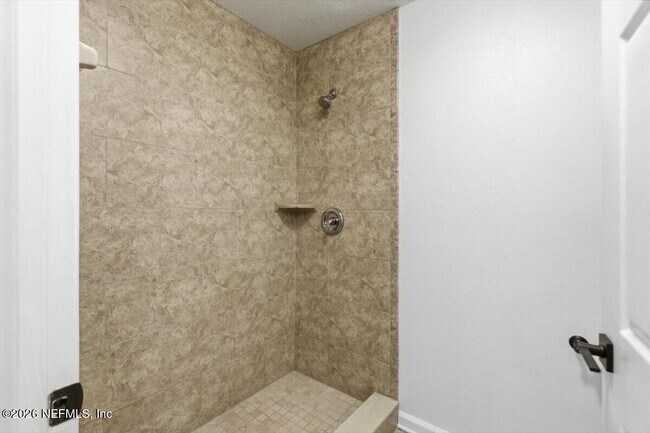 Building Photo - 5 Arbor Club Dr
