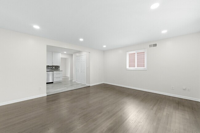 Building Photo - 22546 Ira Blvd