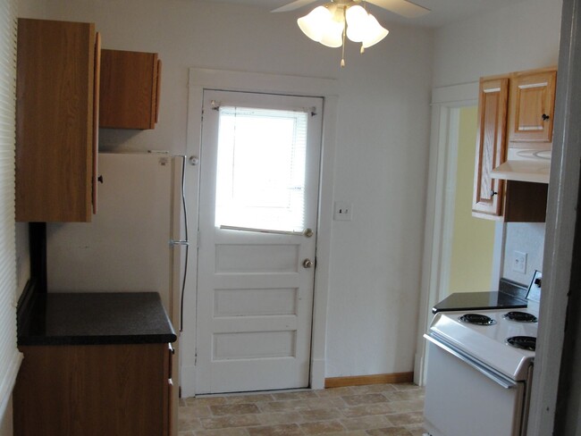 Building Photo - Duluth, MN - 3 bedroom - 1 bathroom - Sing...