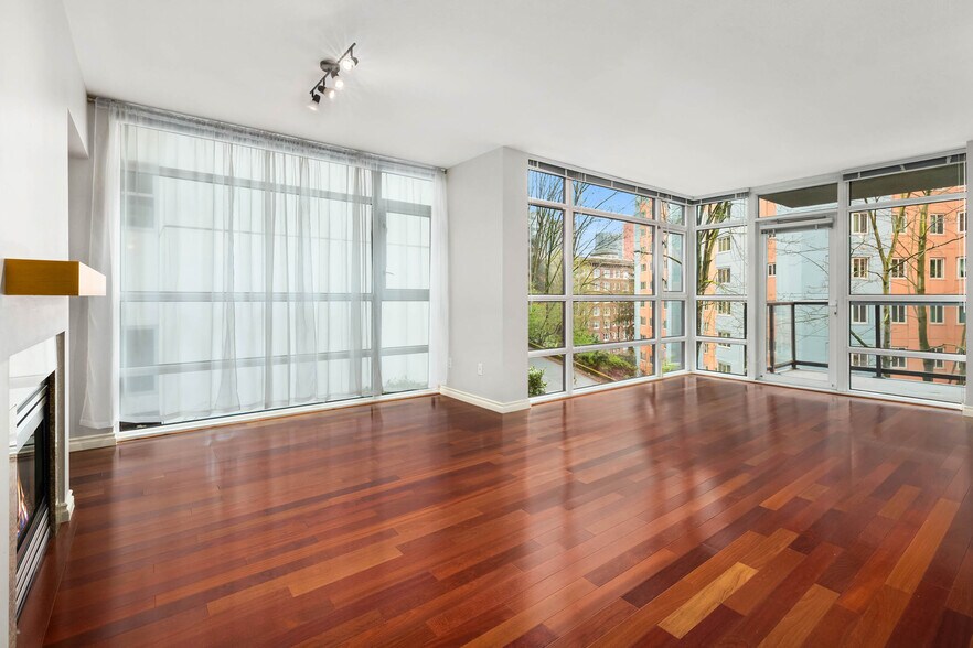 Building Photo - 1420 Terry Ave