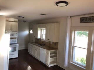 Building Photo - 502 Sayles Blvd