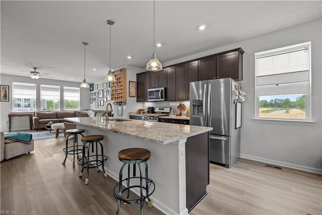 Building Photo - Luxury Living in Grassfield!