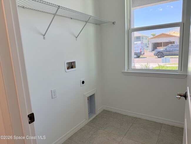 Building Photo - 917 Castleford Ave NE