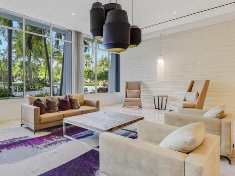 Building Photo - 100 Bayview Dr