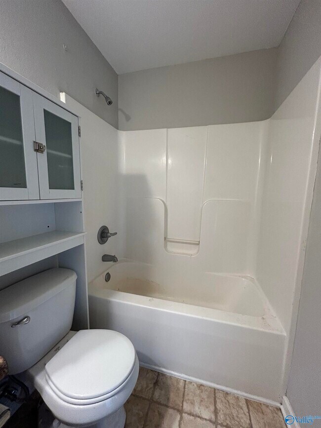 Building Photo - 3140 Lakeland Dr SW