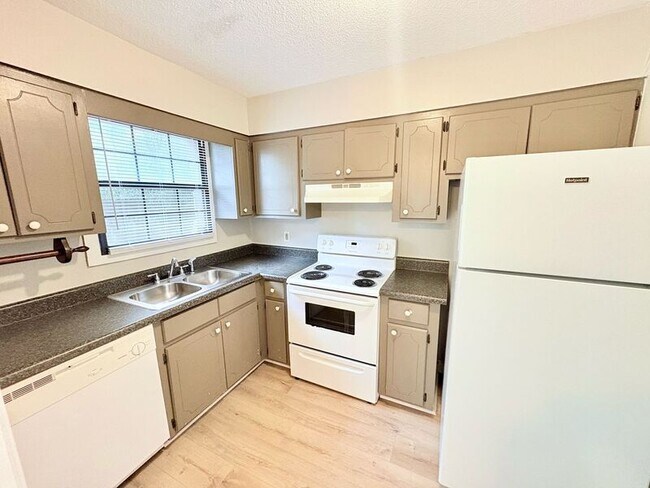 Building Photo - 1108 Tiger Blvd