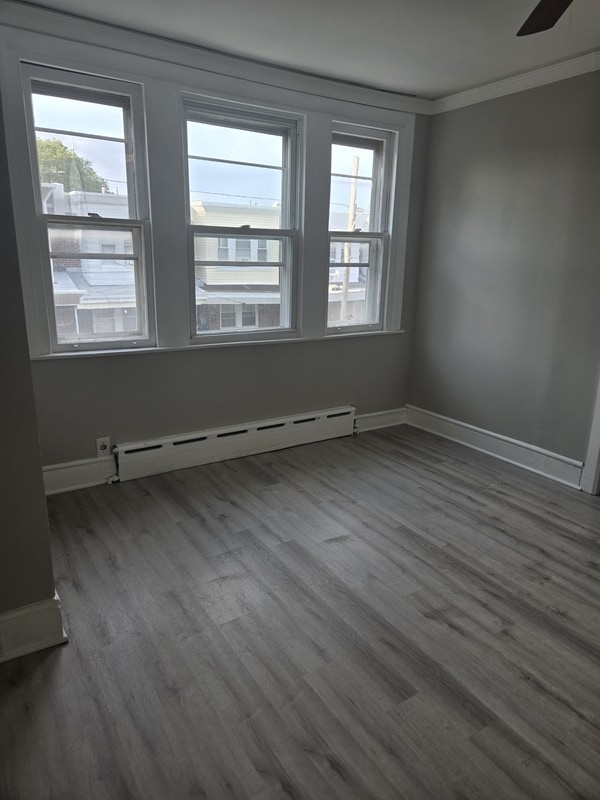 Building Photo - 264 Linton St