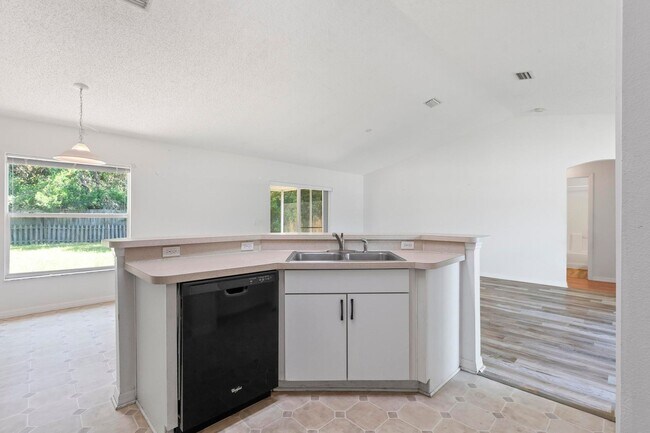 Building Photo - 42 Smith Trail