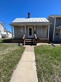 Building Photo - Three Bedroom Home Near Gundersen