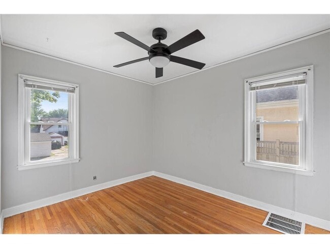 Building Photo - 2500 N Thomas Ave