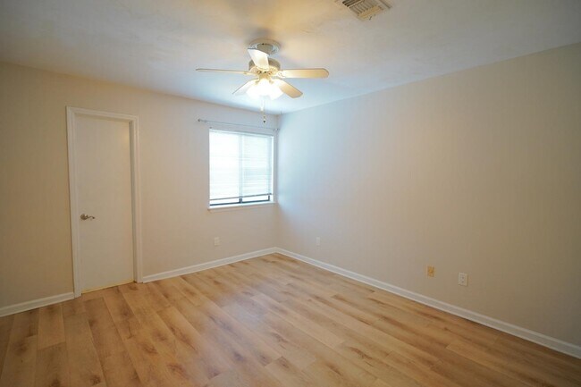 Building Photo - 1303 Airport Dr