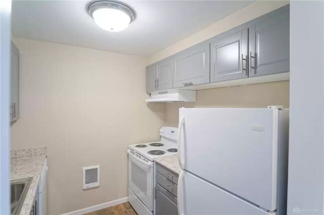 Building Photo - 5375 Dunmore Dr