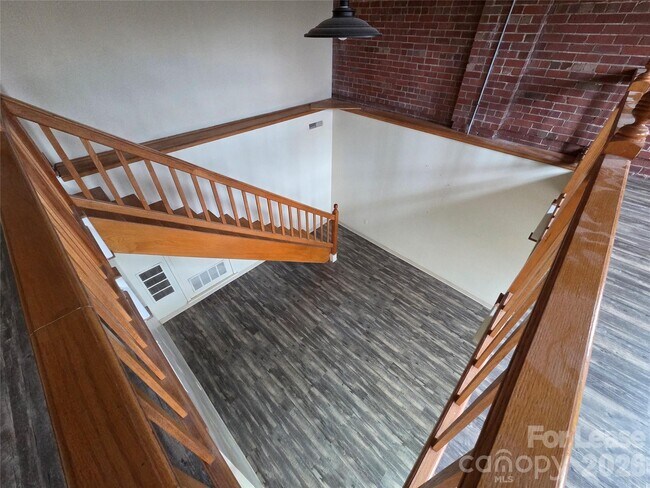 Building Photo - 203 W Liberty St