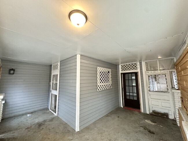 Building Photo - 811 17th St SW