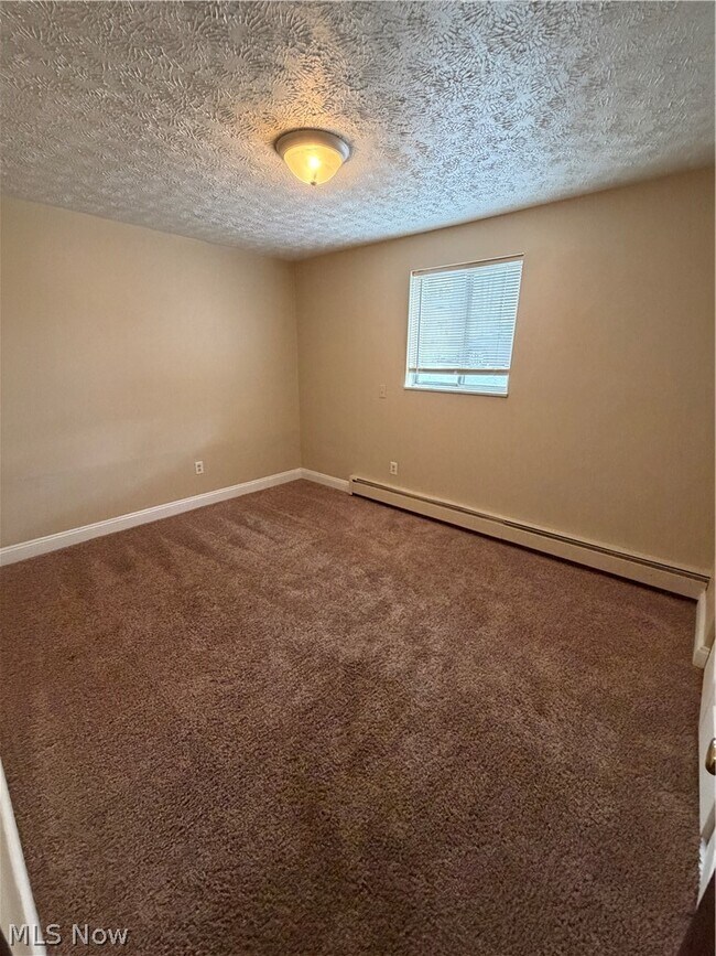 Building Photo - 21 Wayne St SE