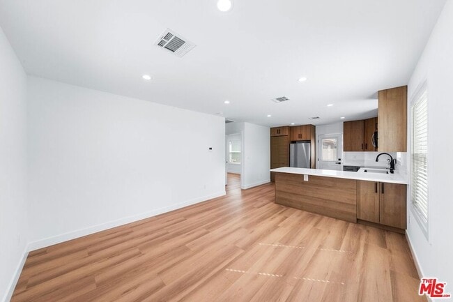 Building Photo - 1258 Mariposa St