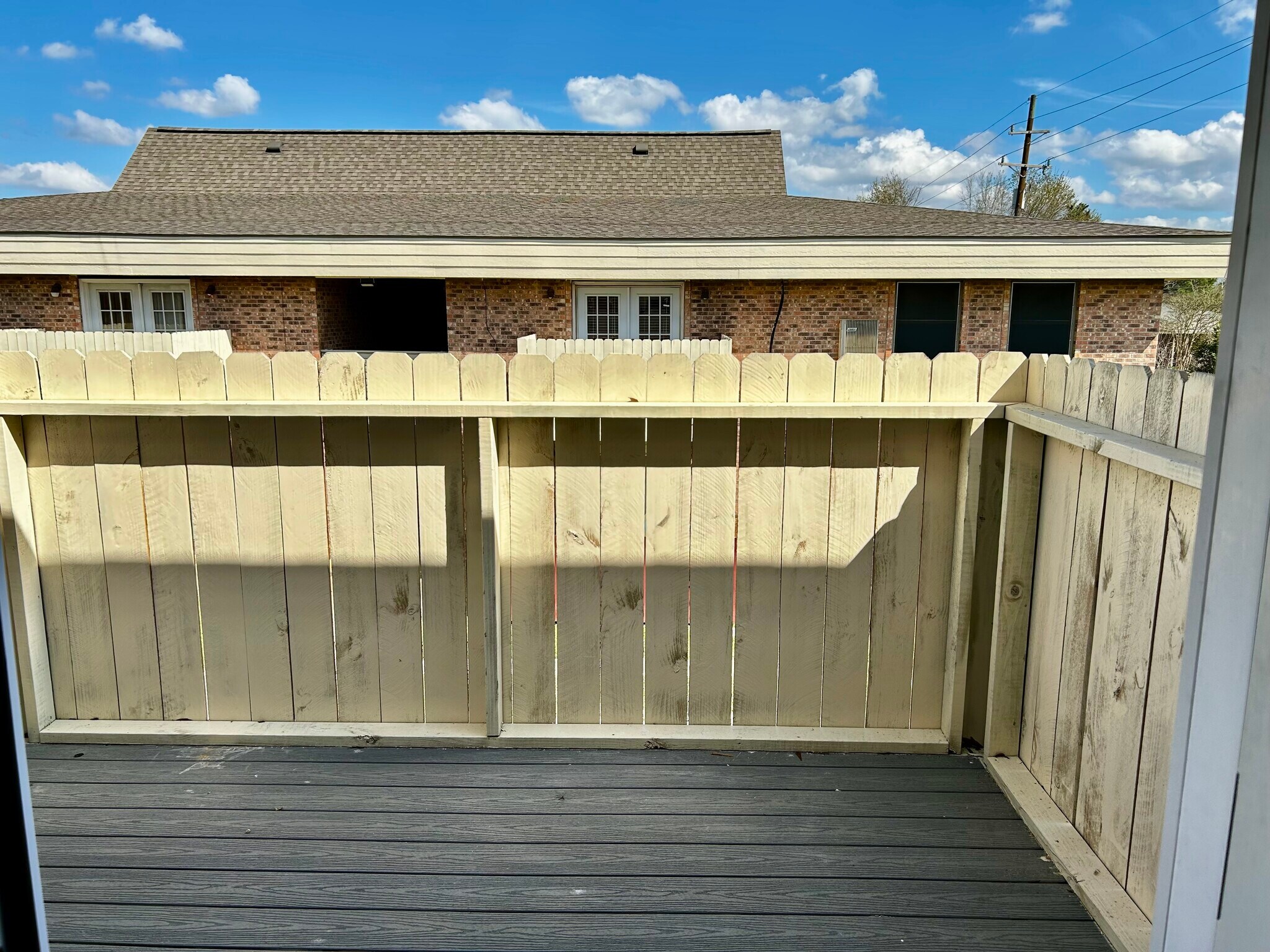 Building Photo - 305 Greenbriar St