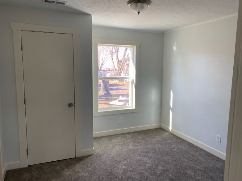 Building Photo - 5239 S 2700 W