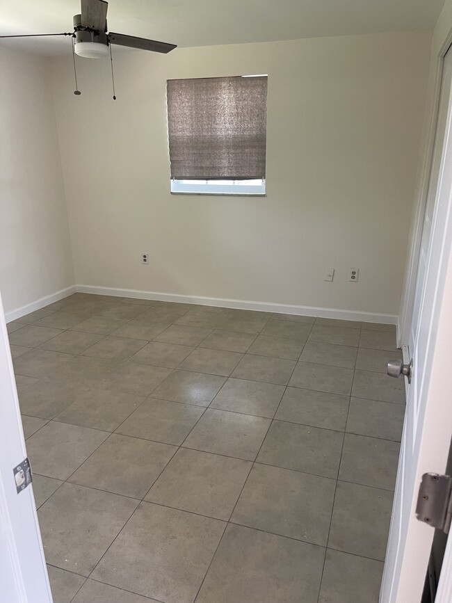 Building Photo - 2019 Bayshore Gardens Pkwy