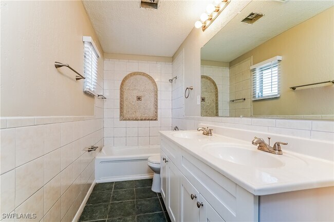 Building Photo - 7311 Louise Dr