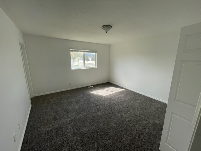 Building Photo - 4 Bd 3 Bath Home in Lehi