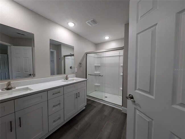 Building Photo - 1221 Vanderway Ln