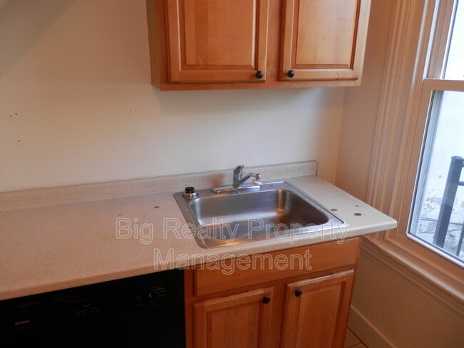 Building Photo - 375 Church St