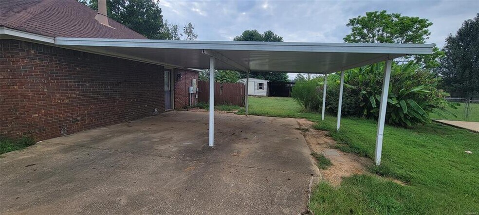 Building Photo - 1400 Hogan Rd