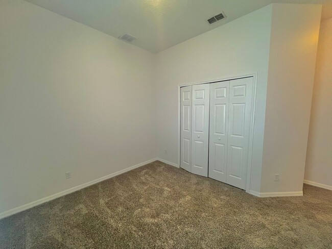 Building Photo - Spacious 4-Bed, 3-Bath Home in Guard-Gated...