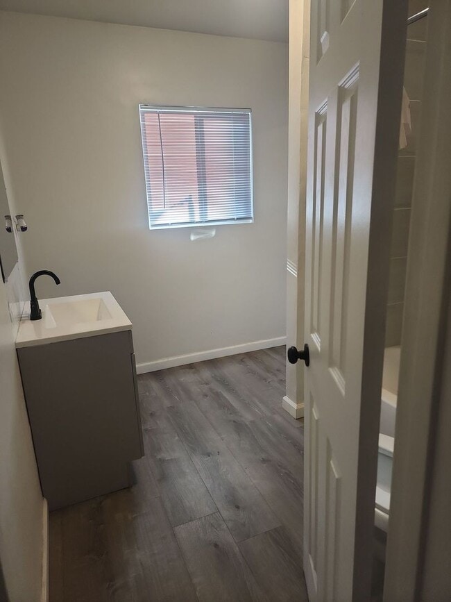 Building Photo - Single-family home with flexible leases - Renovated property - Pet-friendly - Coming soon!