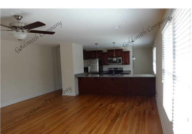 Primary Photo - 16 B Harris Street