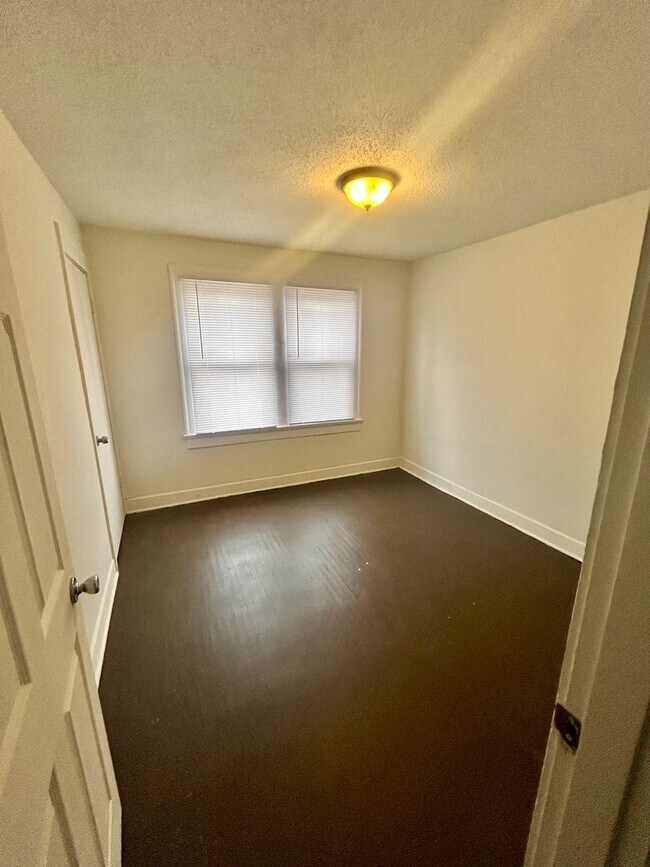 Building Photo - 2922-2924 Ruckle Street