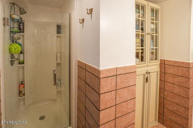 Building Photo - 1301 Chert Pit Rd