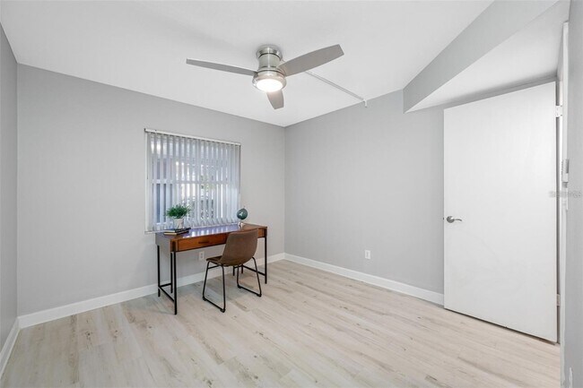 Building Photo - 1100 E Bay Dr