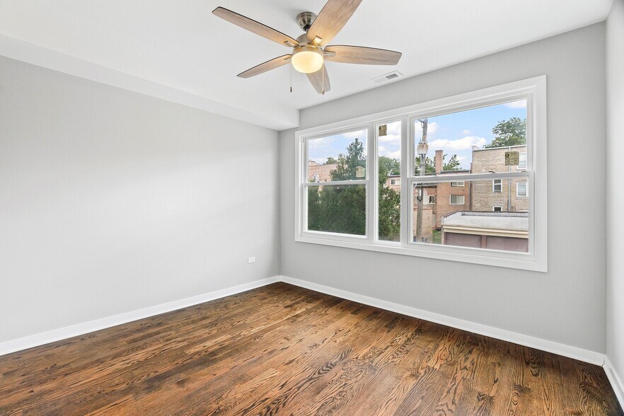 Building Photo - 2553 W Summerdale Ave