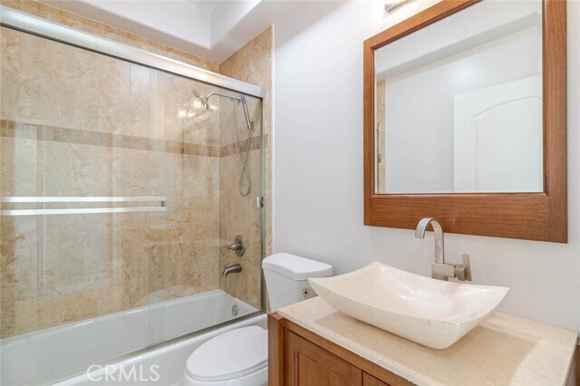 Building Photo - 711 E Angeleno Ave