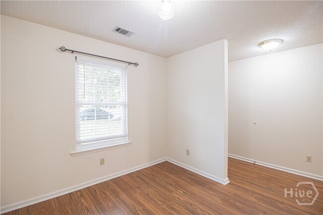 Building Photo - 148 Country Walk Cir