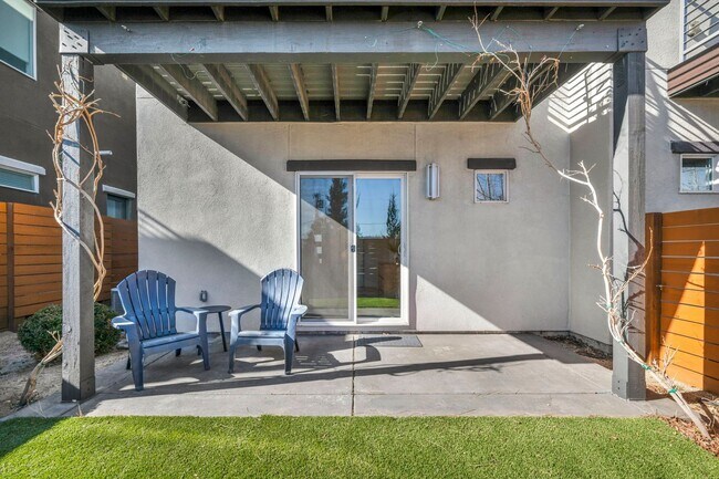 Building Photo - Mid-Town Modern Gem With EV Charger