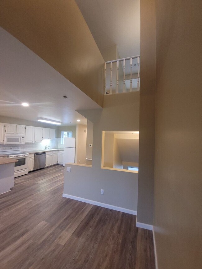 Building Photo - Bayview Townhouse Condo in Blaine with Gar...