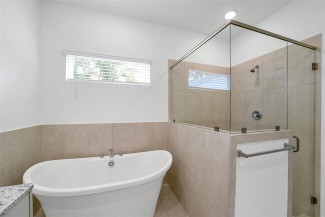 Building Photo - 13311 Campos Dr