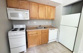 Building Photo - 562 Lowell Ave