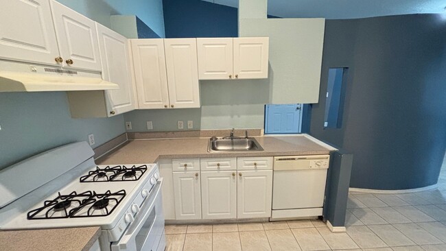 Building Photo - Two Bedroom, One Bath in Orlando - Priced ...