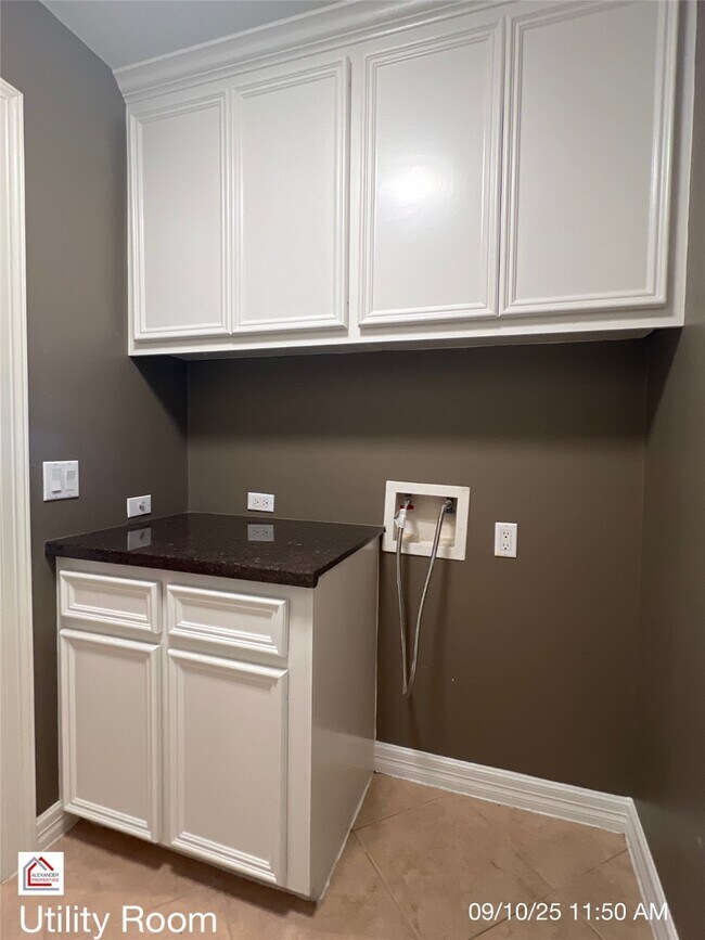 Building Photo - 903 Sugarfield Ct