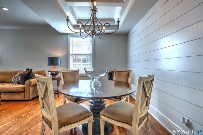 Building Photo - 30 Narrow St