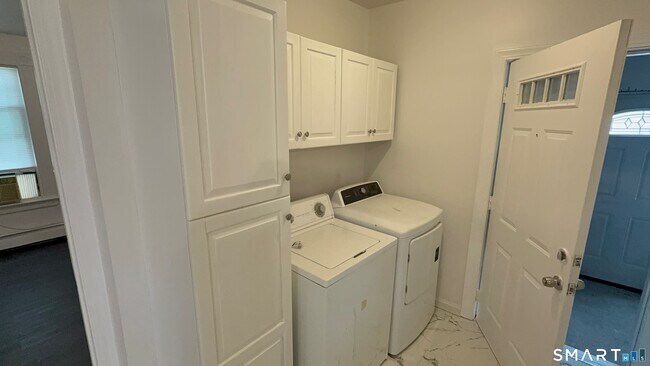 Building Photo - 85 Draher St