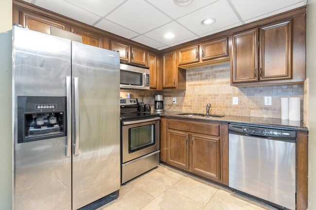 Building Photo - Stunning 5-Bed, 4.5-Bath Custom Home on Du...