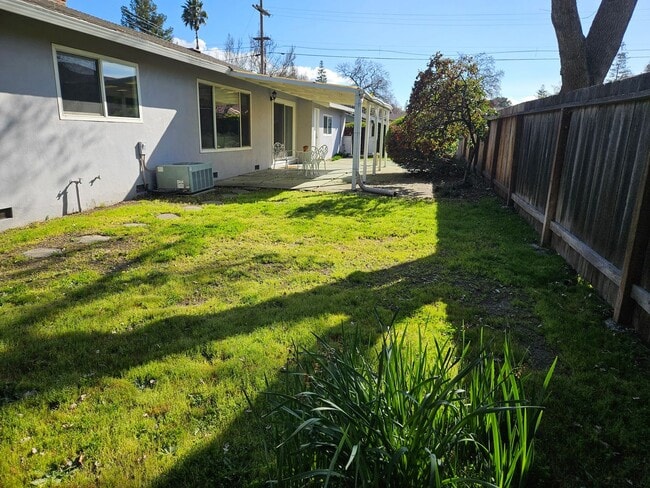 Building Photo - Charming Walnut Creek Ranch-Style Home